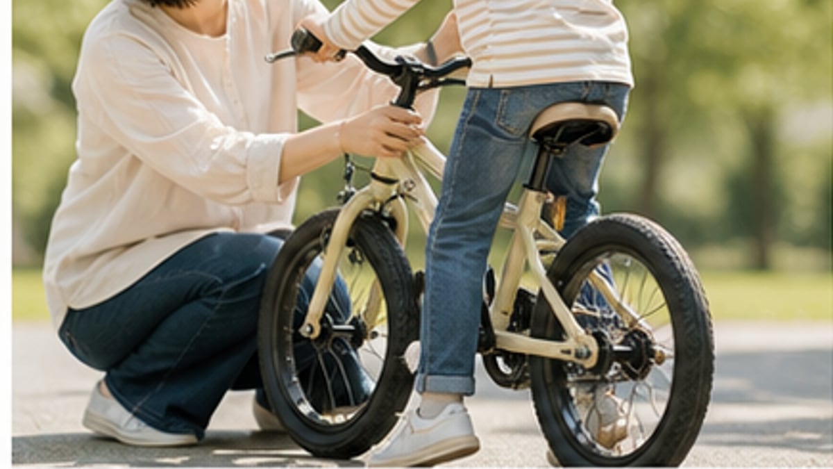 子ども自転車と親子で自転車に乗るイメージ